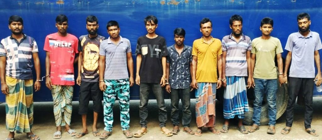আলমডাঙ্গায় বিশেষ অভিযানে অস্ত্র, চুরি ও নারী-শিশু নির্যাতন মামলায় ১০ জন আসামি আটক