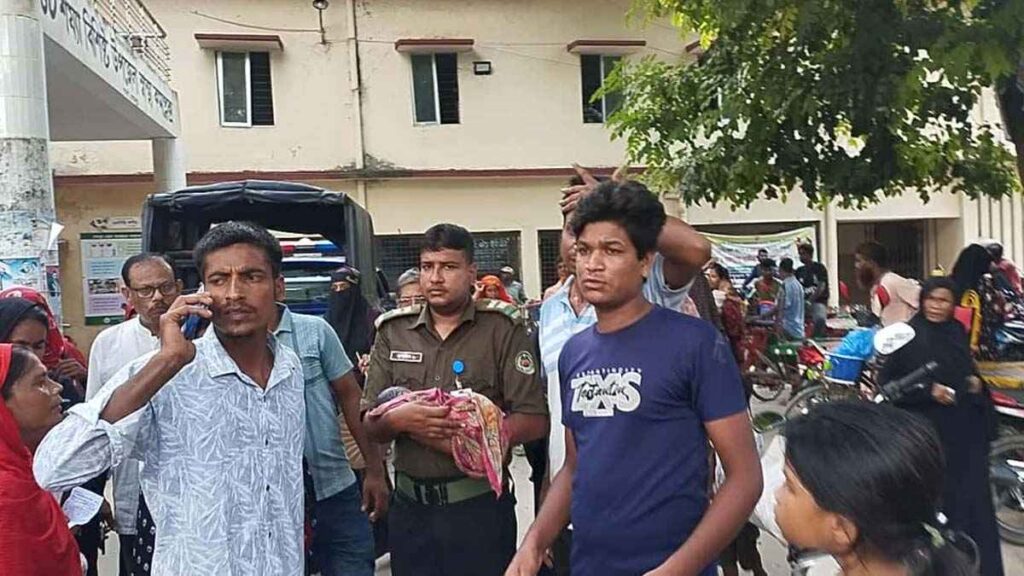 মেহেরপুরে বাঁশঝাড় থেকে নবজাতক উদ্ধার, হাসপাতালে ভর্তি