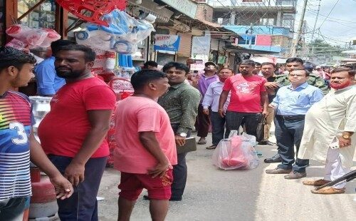 আলমডাঙ্গায় ফুটপাত দখলমুক্ত করতে প্রশাসনের বিশেষ অভিযান