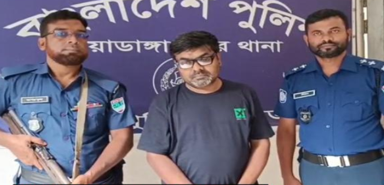 ভারতে পালিয়ে যাওয়ার সময় সাইফুজ্জামান শিখরের ছোট ভাই আওয়ামী লীগ নেতা হিসাম আটক
